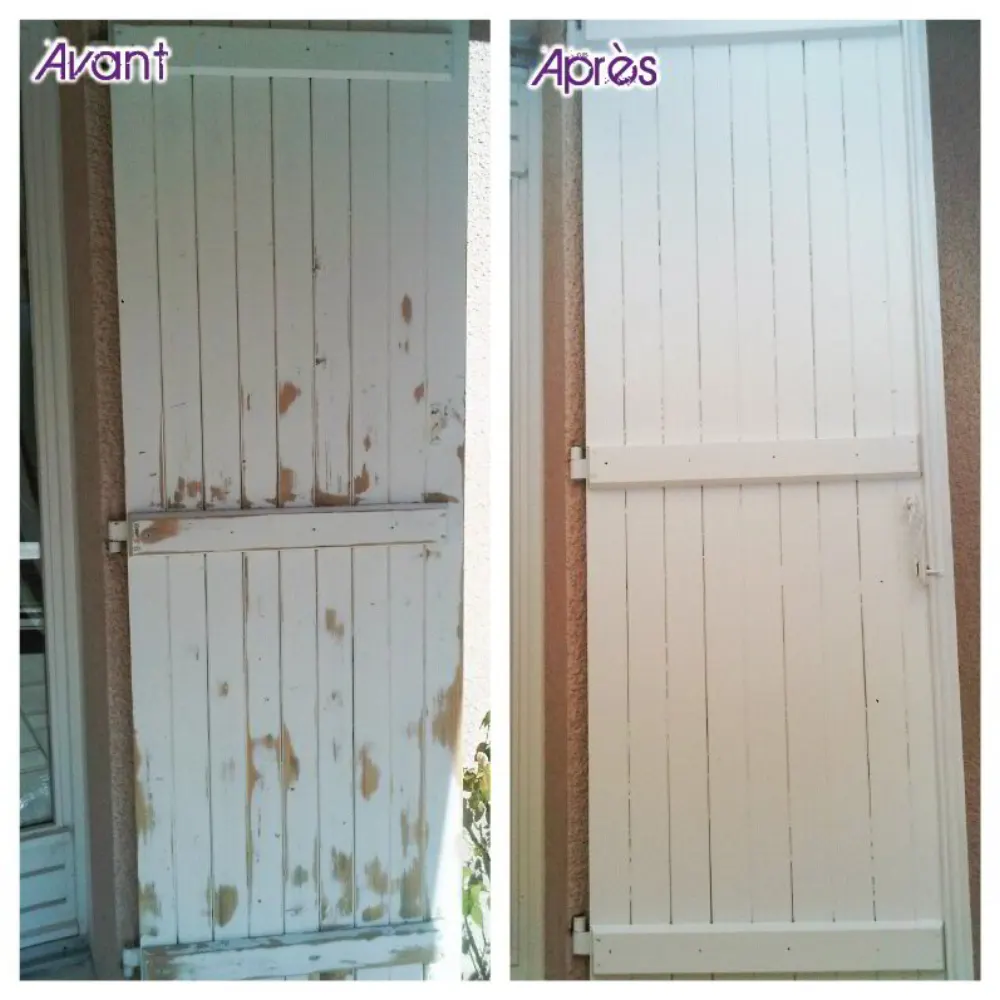 Montage Avant/Après du décapage et de la peinture en blanc d'un volet en bois extérieur.